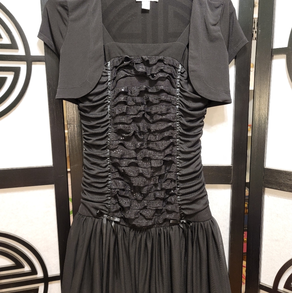 Short sleeved, never have to iron black dress